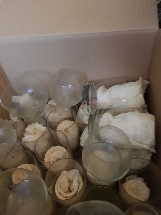 Sprzedam całe pudło szklanych kieliszków i szklanek