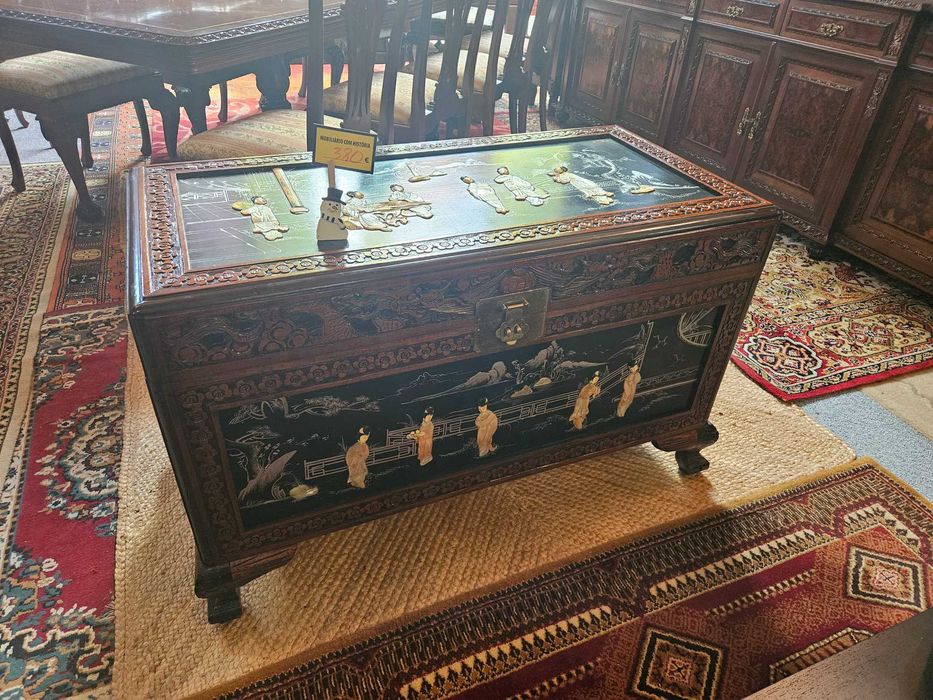 CÓMODA, ARCA ORIENTAL EM MADEIRA DE CÂNFORA - Bom estado geral