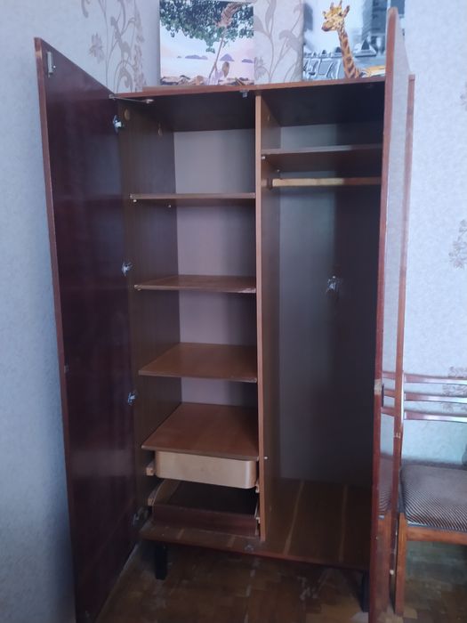 Шафа кімнатна лакована