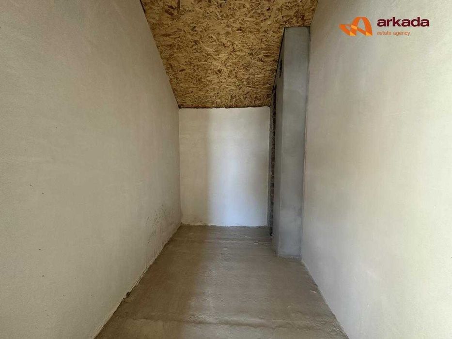 Продаж сучасного будинку з усіма комунікаціями