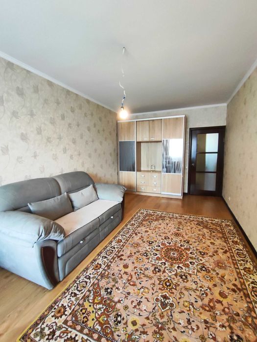 MZ, 2-кімнатна квартира з ремонтом 67 м²,  вул. Старобілоуська