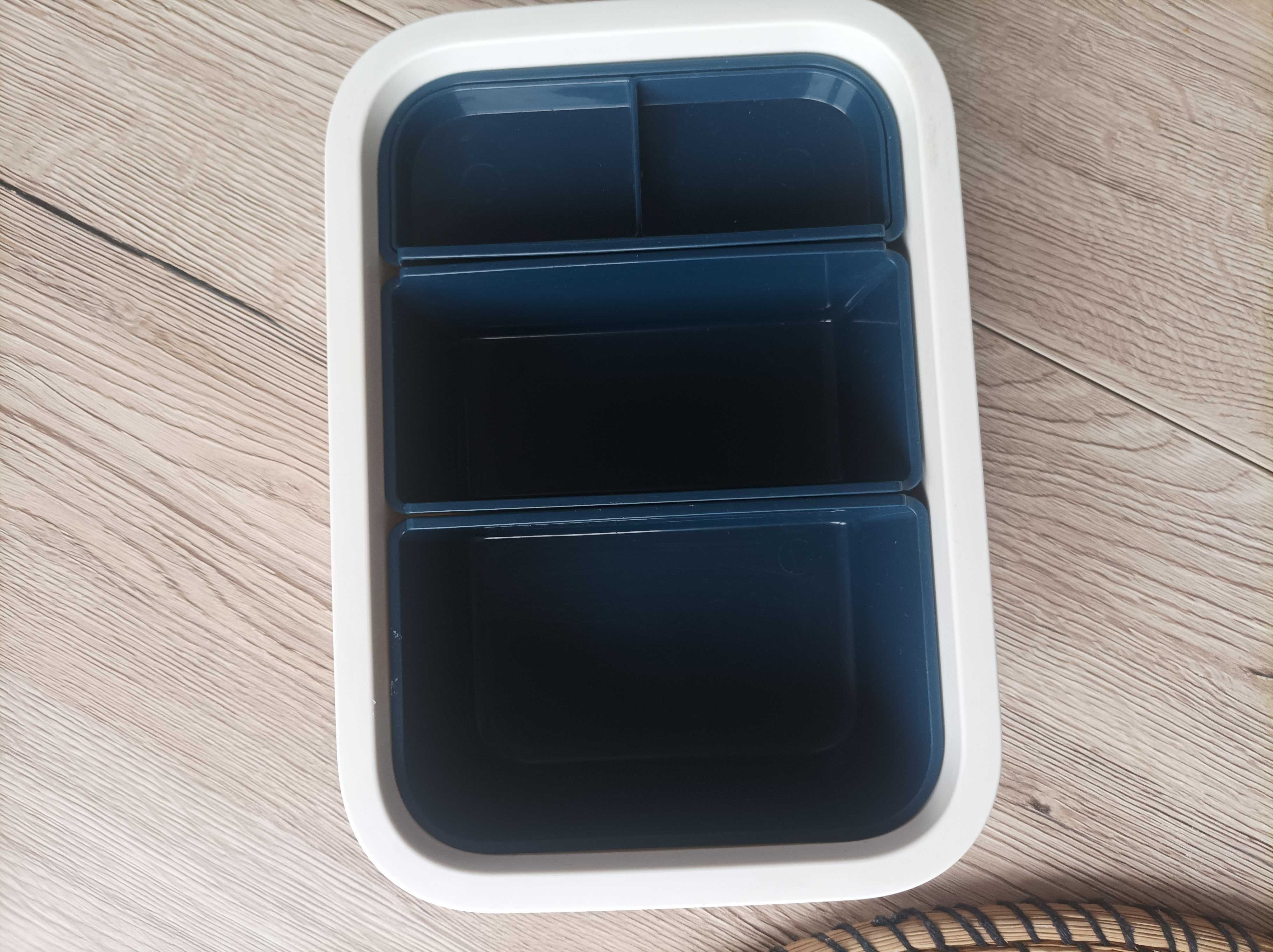 Lunchbox Ikea granatowy pojemnik na żywność