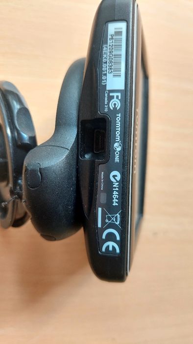 Продам навігатор Tomtom на запчастини