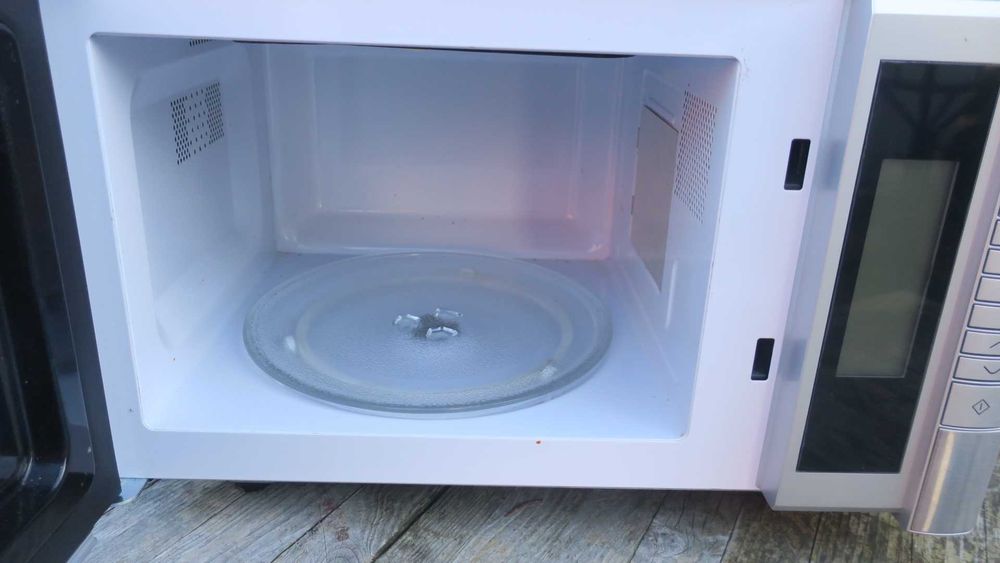 Kuchenka mikrofalowa Quigg MD16550 grill