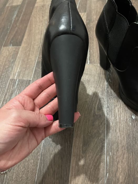 Женские ботинки.