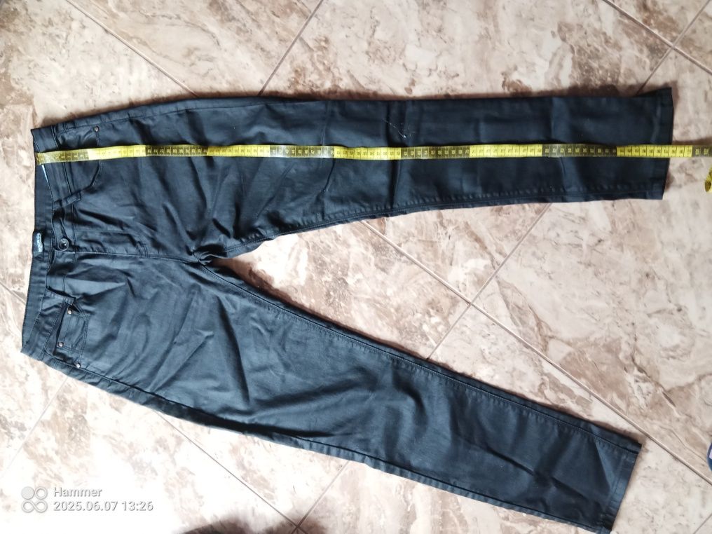 Sprzedam damskie spodnie woskowane r.30