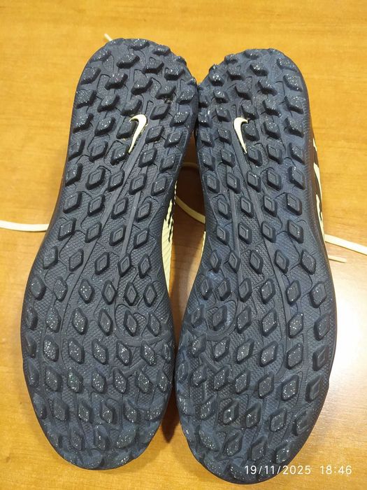 Chuteiras NIKE - 40