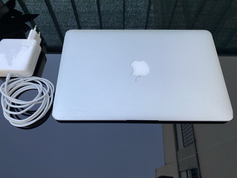 Macbook Air 11’ - Intel Core i5 1.6GHz