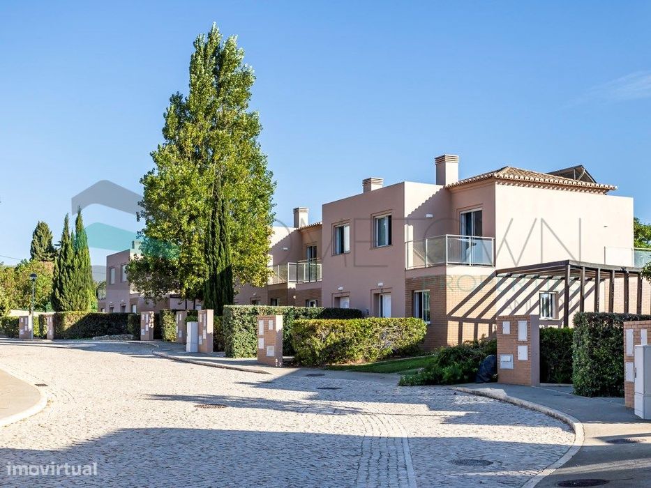 Moradia geminada V2 +1- Carvoeiro