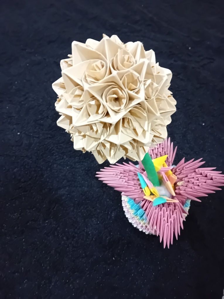 Kwiat w doniczce z origami papierowy