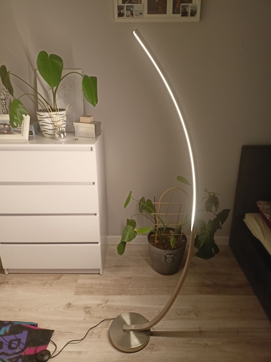 Lampa podłogowa ledowa
