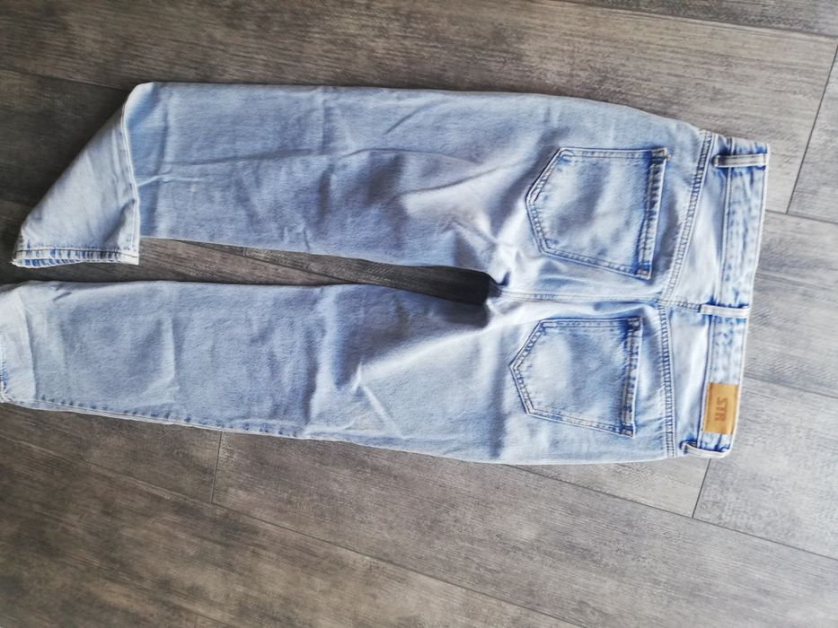 Jeansy Straight Stradivarius S
