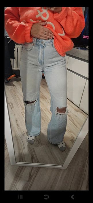 Jeansy Stradivarius z dziurami