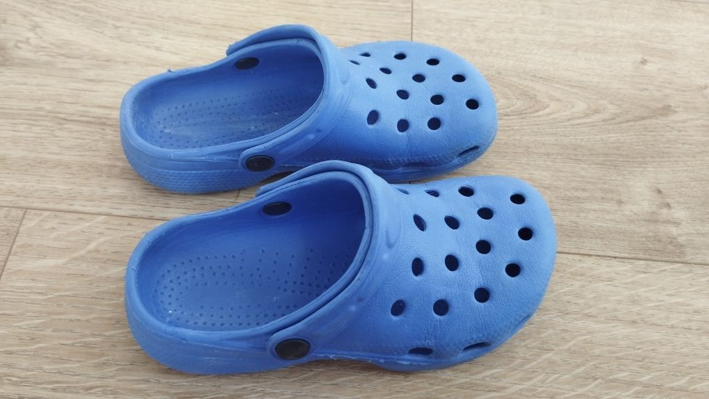 Buty klapki basenowe sandały typu Crocs 30