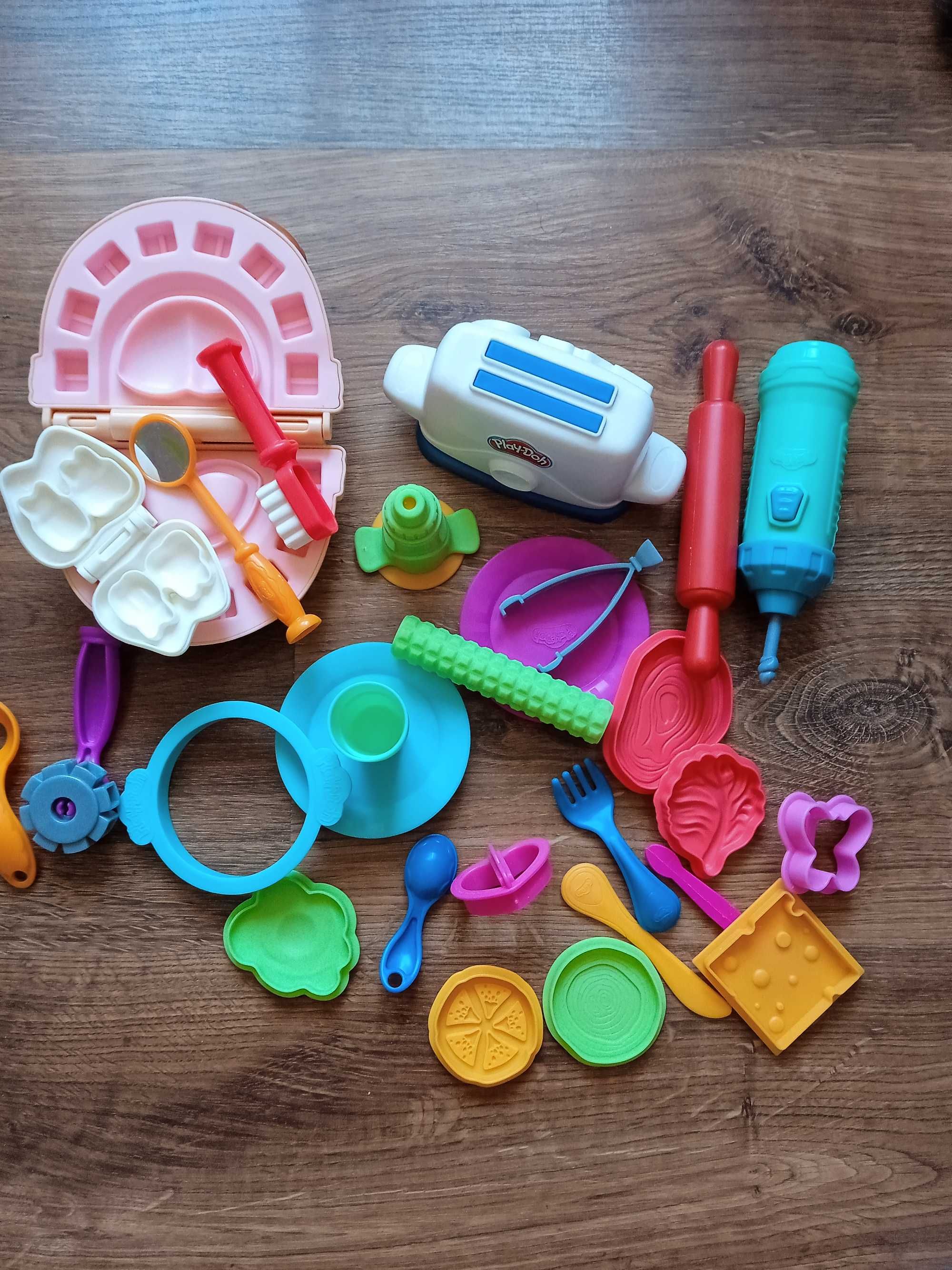 Продам 2 дитячі набори для пластиліну Play- Doh