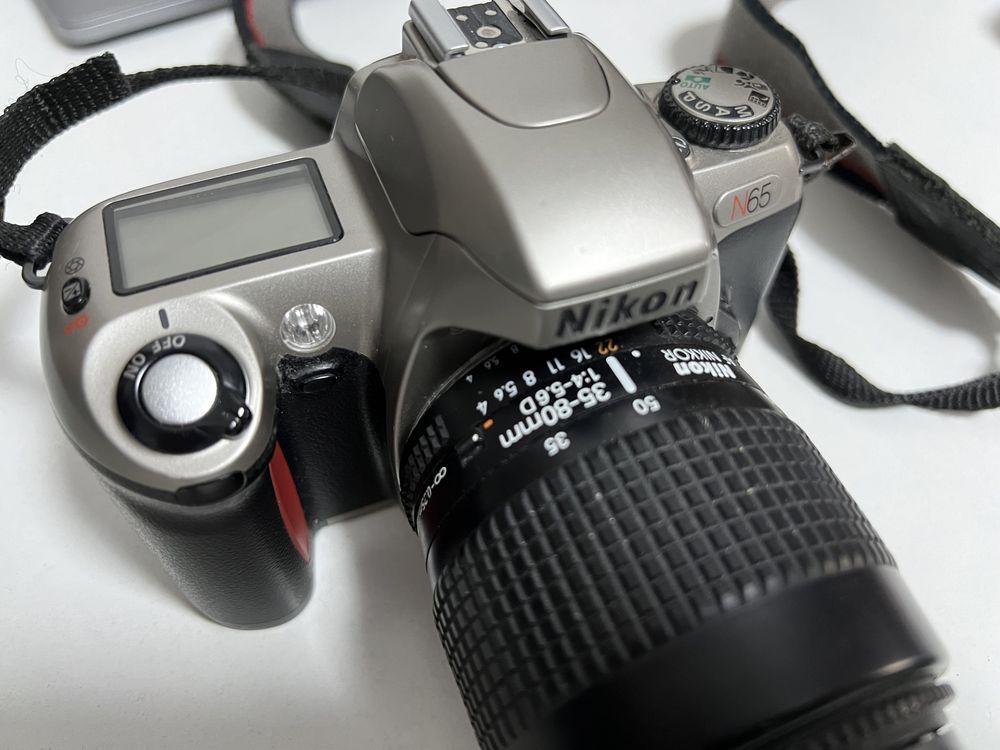 Плівковий Nikon N65 без объективу