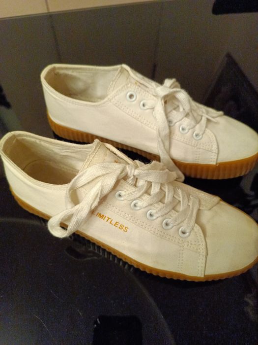 Продам женские макасины