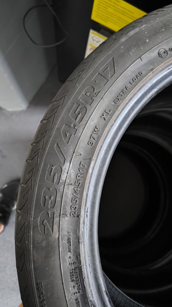 2  pneus 235/45/17 (30€ para todos) Porto