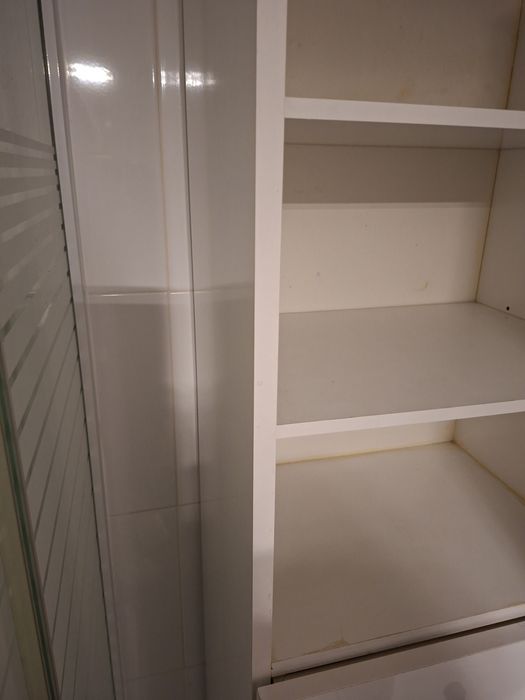 Armário de madeira, branco, com 2 portas e 2 gavetas para casa banho