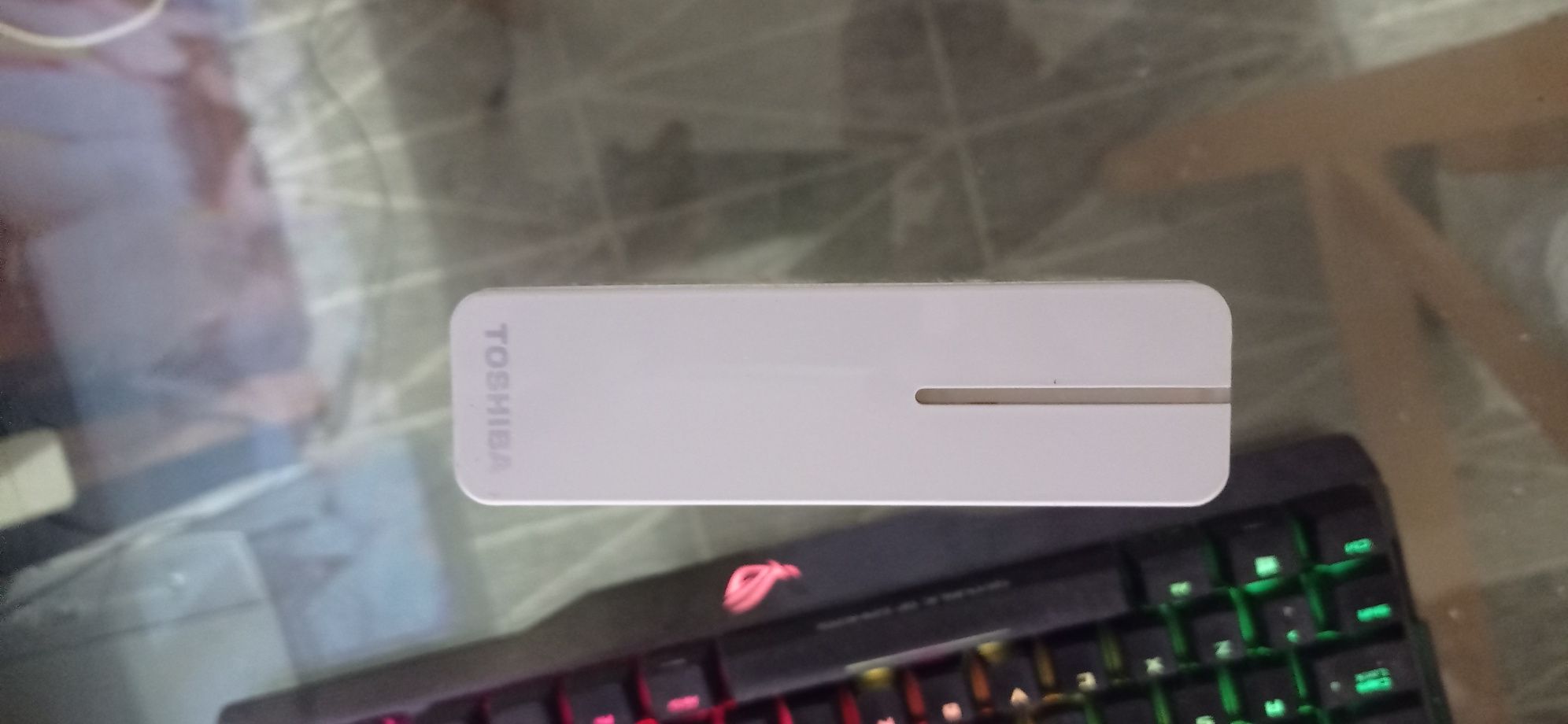 Disco externo  com carregador e USB, Toshiba de 1 tera bit