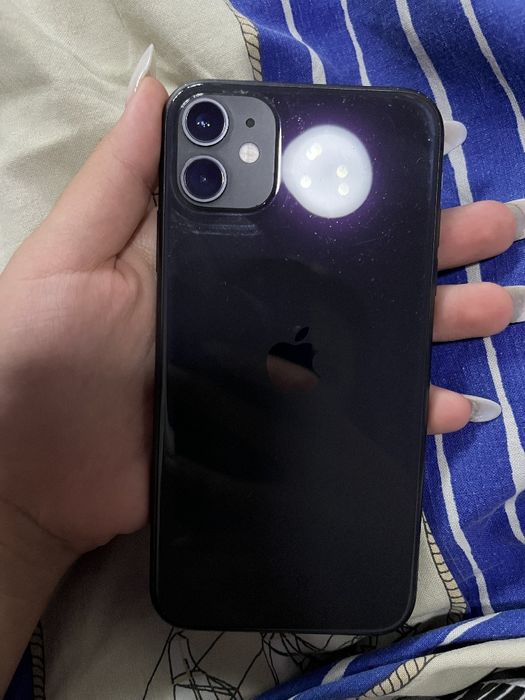 Продам. айфон 11