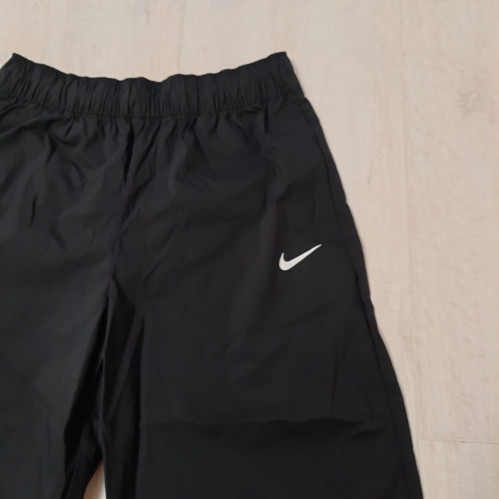 Оригінальні жіночі штани  NIKE W NSW ESSNTL WVN HR PNT CRV BLACK DD597