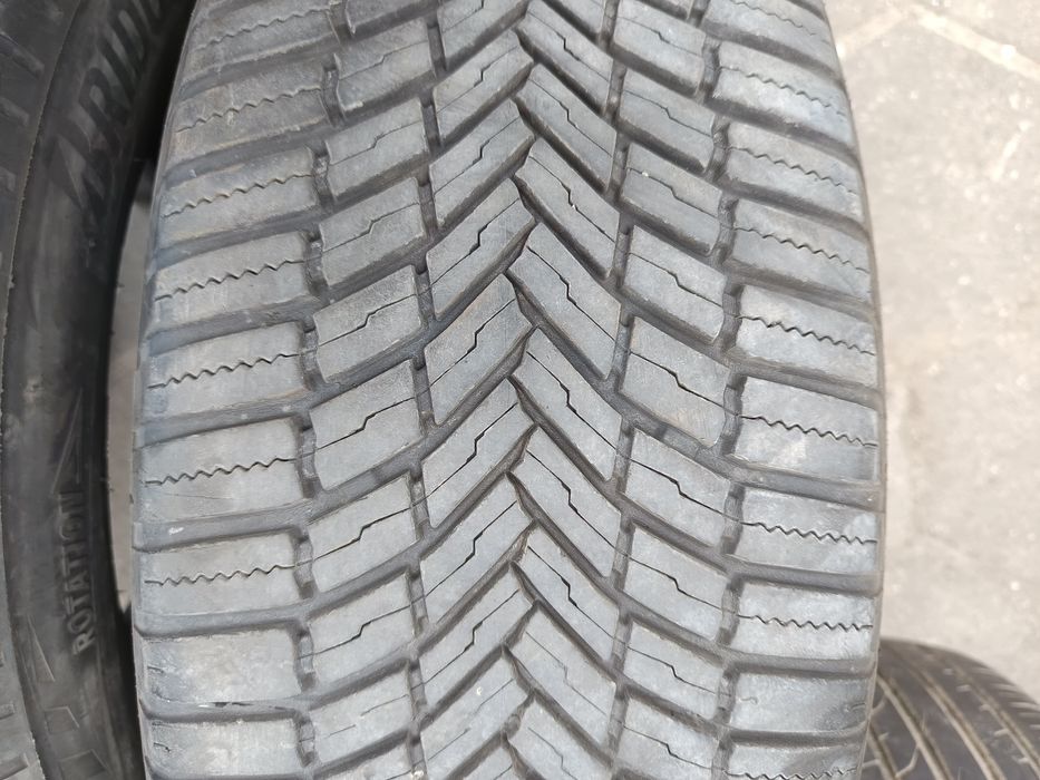 Opony 225/60 r18 Bridgestone wielosezonowe