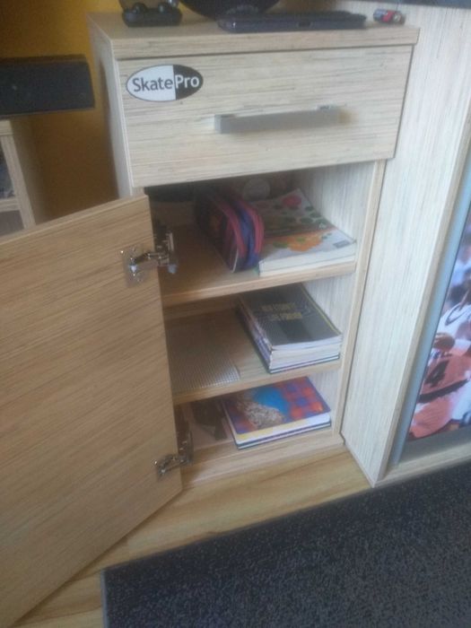 Szafka z szufladą i drzwiczkami z dużym kątem otwarcia idealny stan