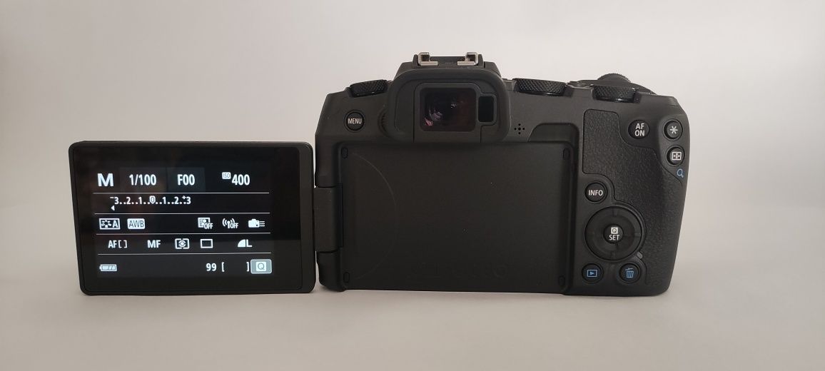 Canon EOS RP Full-Frame, como nova (menos de 400 disparos)