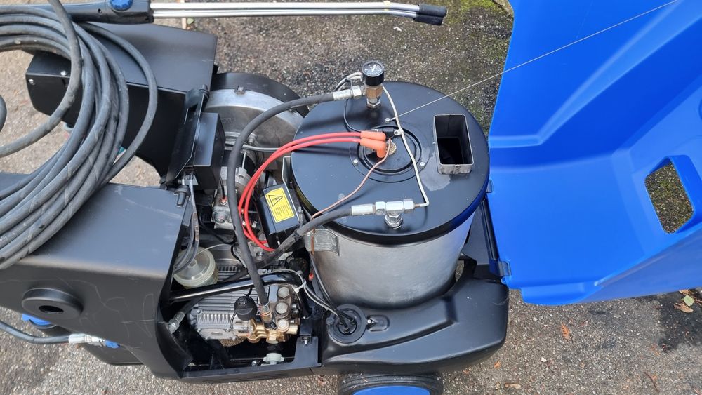 Мийка високого тиску 3 нагріванням води Nilfisk neptune 4