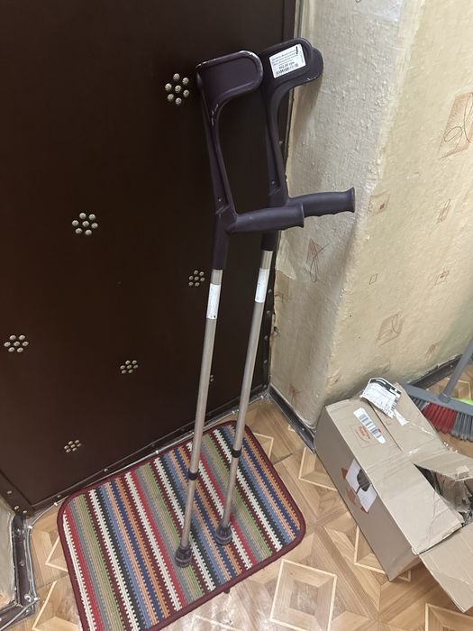 Костилі, милиці з висотою що регулюється