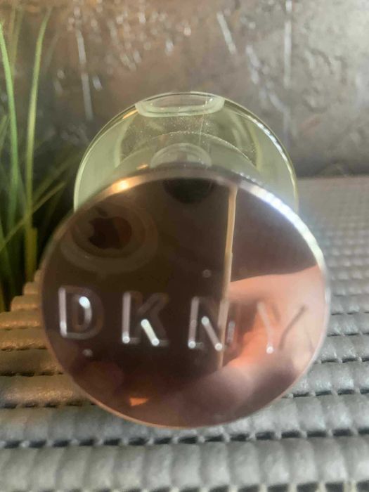 DKNY Women Energizing perfumowany spray do ciała 250 ml