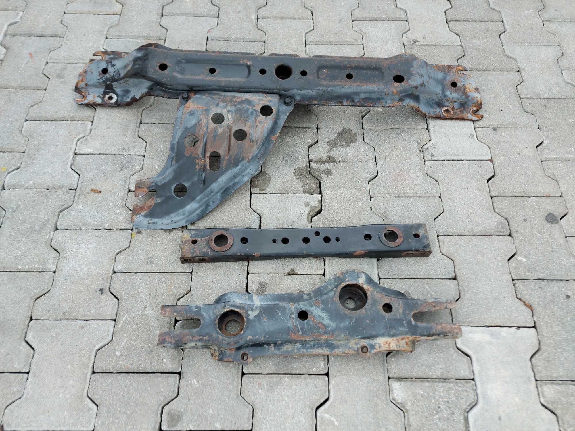 belka wspornik zawieszenia ramy przód FORD RANGER III MAZDA B 2500