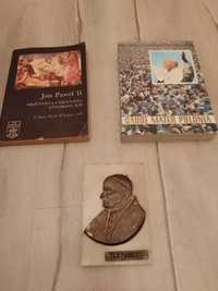 Sprzedam popiersie Jana Pawła II  plus dwie książki.