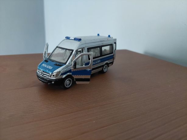 Model 1:50 Mercedes Sprinter Policja SIKU