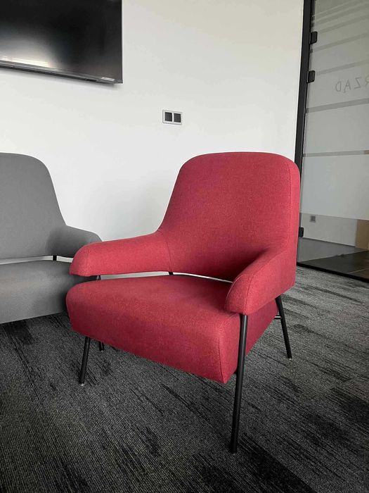 fotel biurowy czerwony