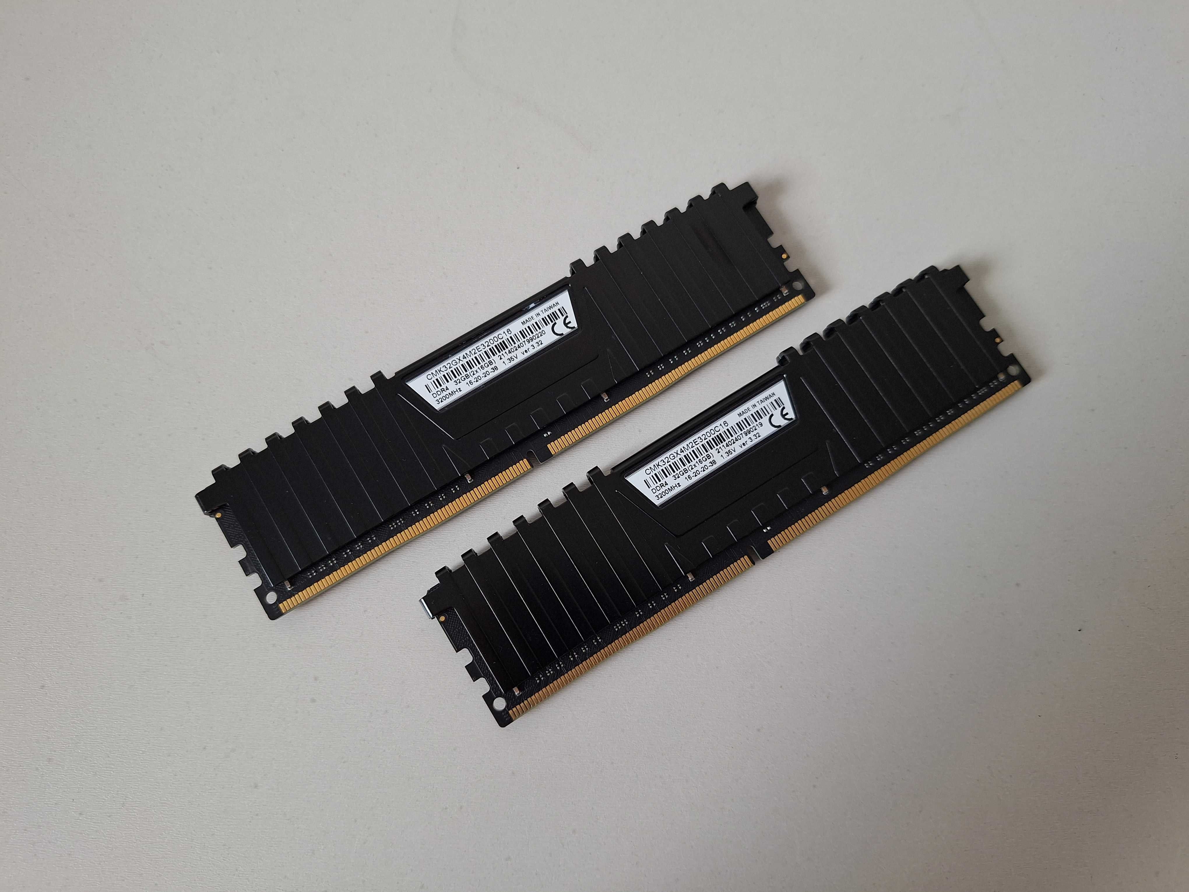 Оперативная память  Corsair 32 GB (2x16GB) DDR4 3200MHz Vengeance LPX