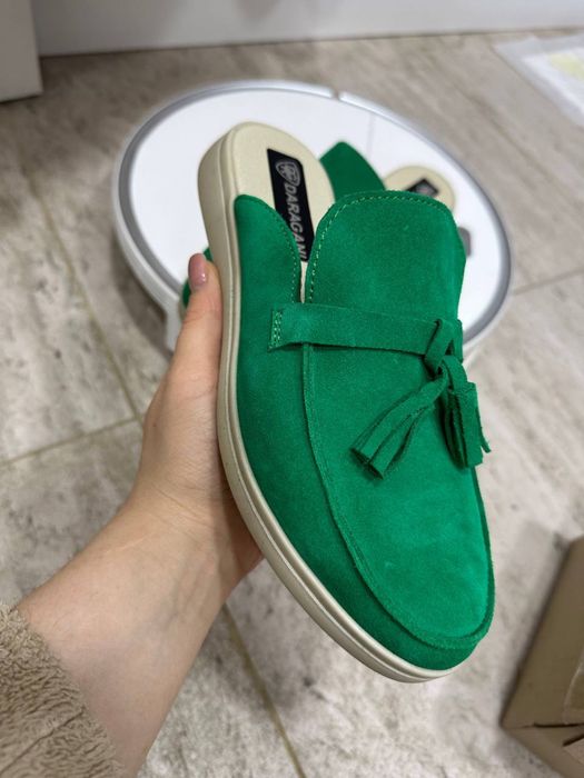 Мюллі, насиченого зеленого кольору