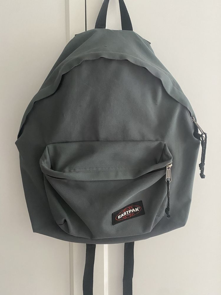 Mochila Eastpak Cinza Escura