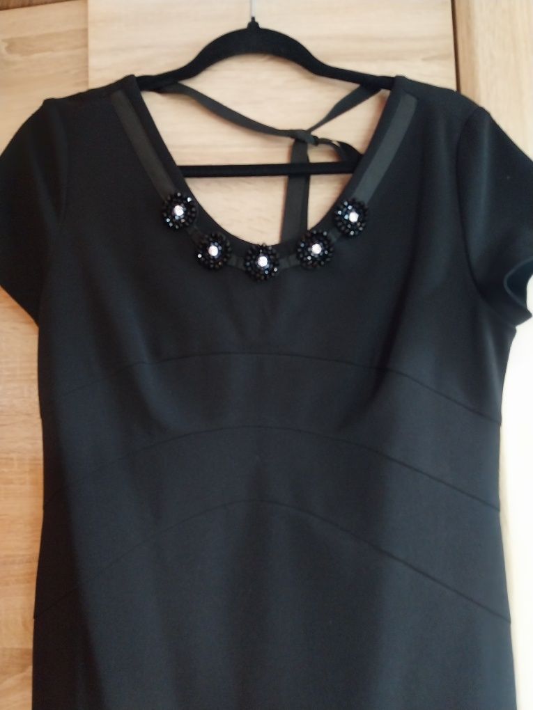 Elegancka sukienka z brylancikami