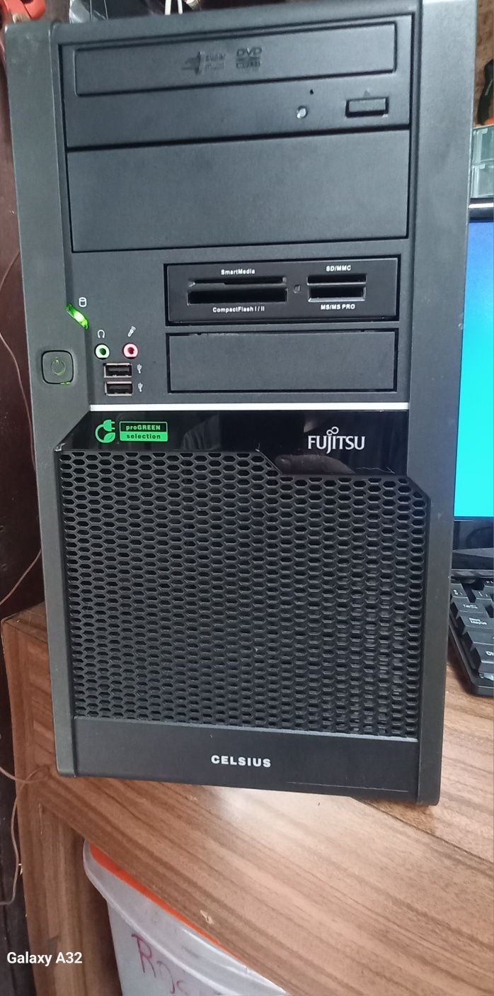 Computador fixo Fujitsu Celsius Core i7