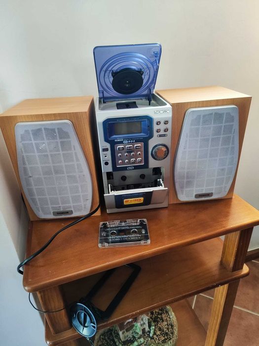 Aparelhagem compacta Thomson com leitor de CD e cassetes