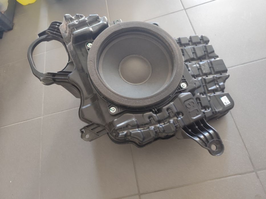 Toyota rav 4 głośnik JBL subwoofer wzmacniacz