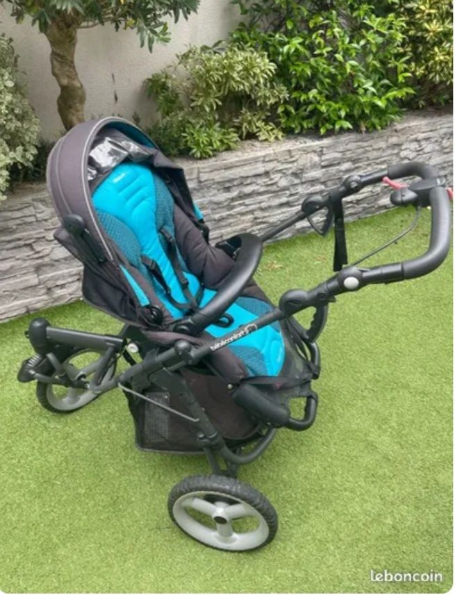 Carrinho de bebê Confort, incluindo o ovo para bebê. 
Apresenta-se em