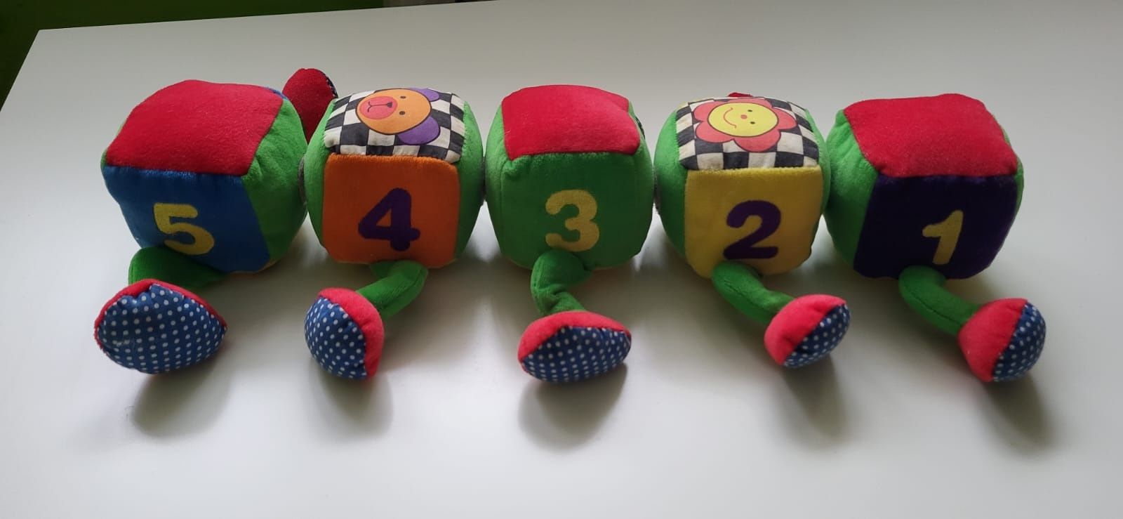 Zabawka edukacyjna dla niemowlaka