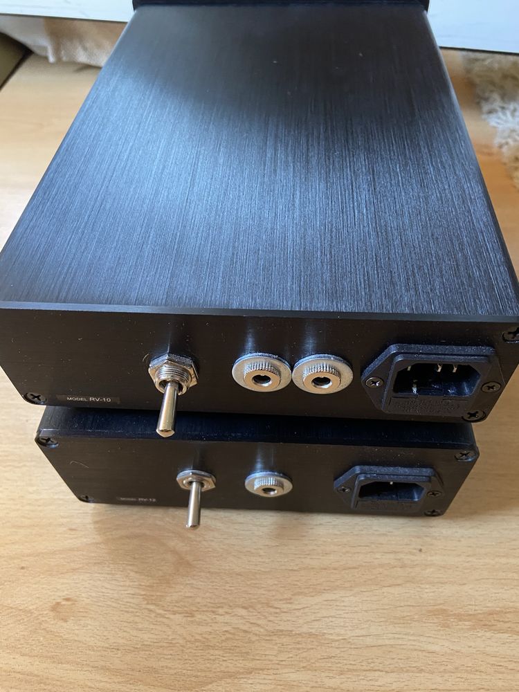 У продажі лінійний блок живлння 9V