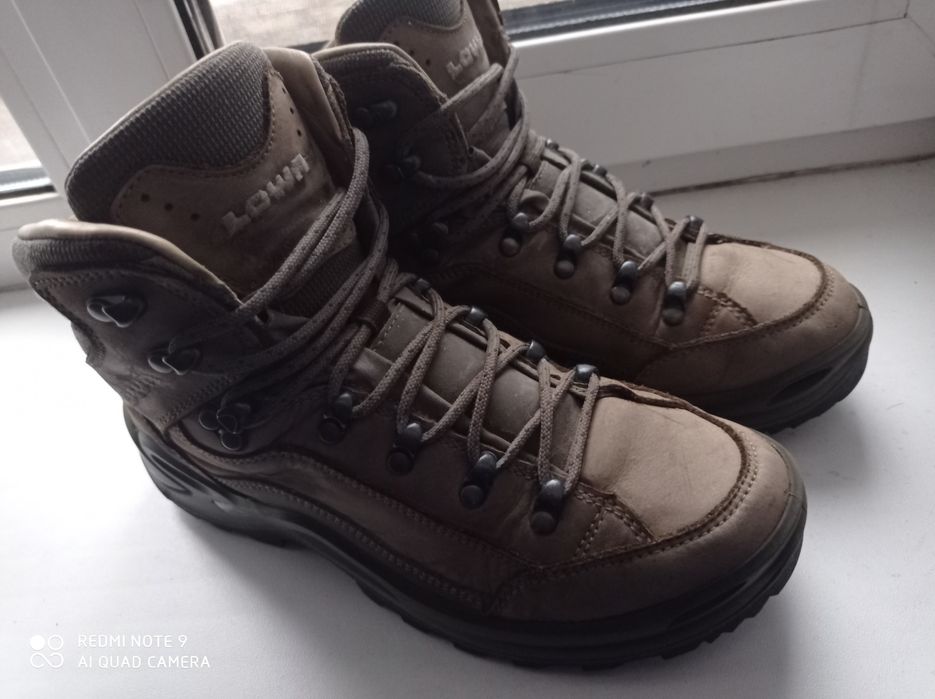 ботінки  Lowa  р 38 - 39