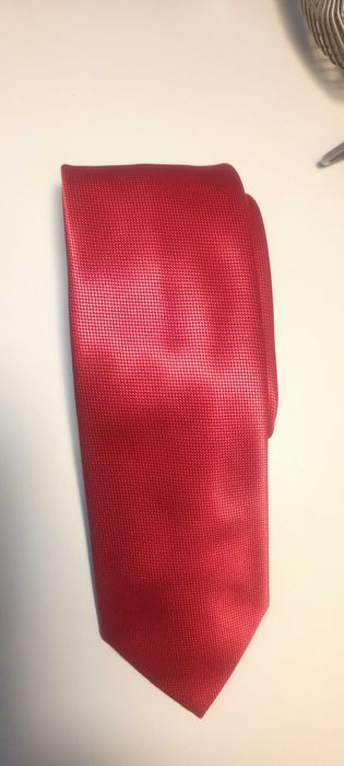 Gravata vermelha como nova