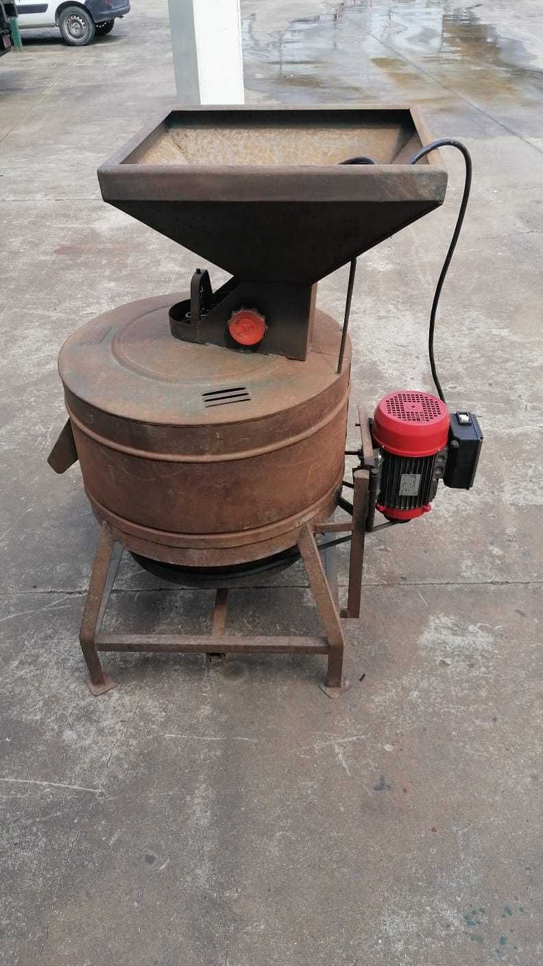 Moinho de cereais eléctrico