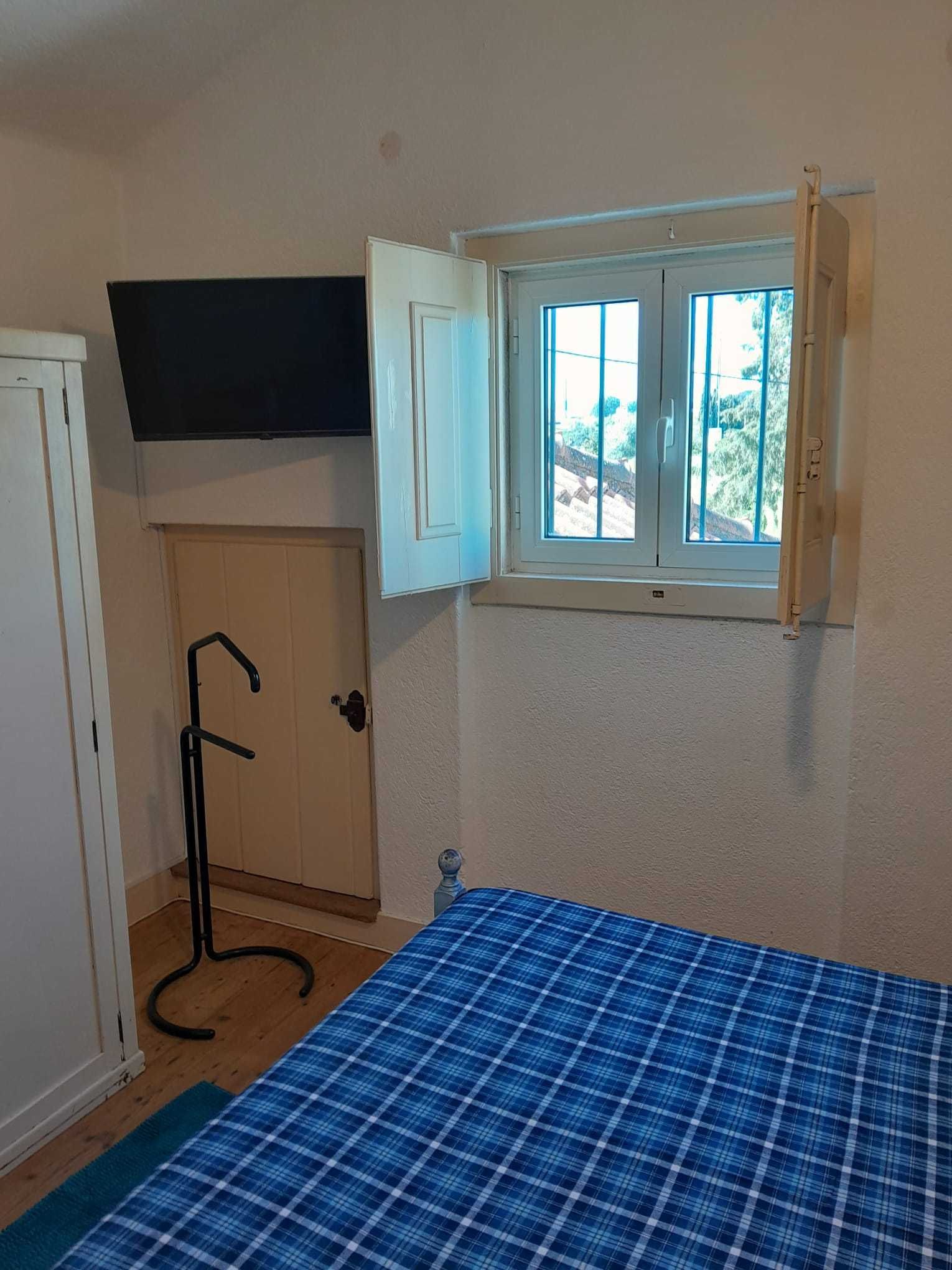 Quarto mobilado/ vivenda no Cartaxo,  área  de 12 m2 / contrato mensal